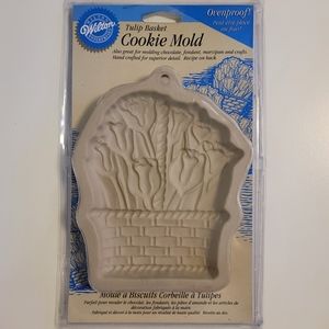 Wilton NWT clay cookie mold tulip basket ovenproof. Make large decorative cookie